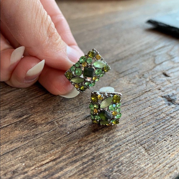 BNWOT Vintage Green Gem Encrusted Clip-on Earrings - Picture 2 of 4